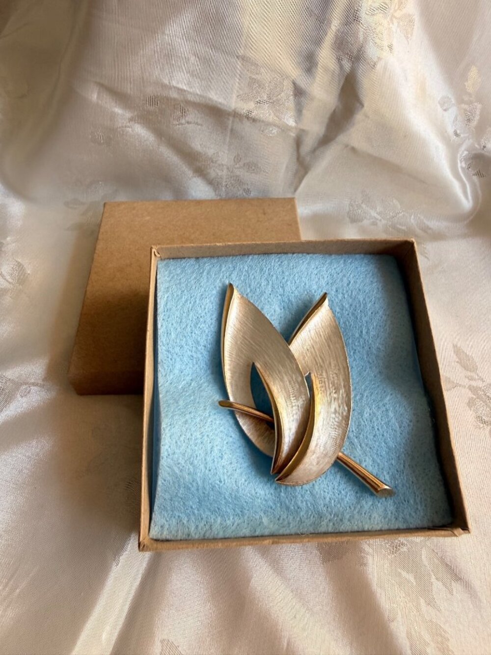 Vintage Antique 2-Tone Leaf Brooch Pin w/ Textured Finish & Elegant Design
